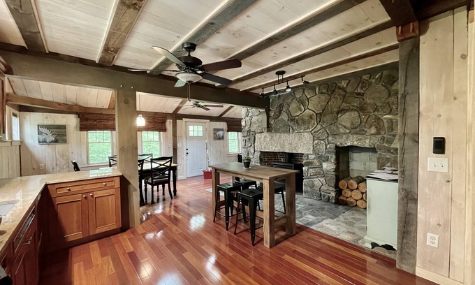 Alton Bay House | JACKS GETAWAY: UNIQUE POST & BEAM BARN IN ALTON BAY BY MT MAJOR ⛰& GUNSTOCK⛷