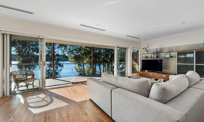 Kings Point House | James Cres 52 Kings Point