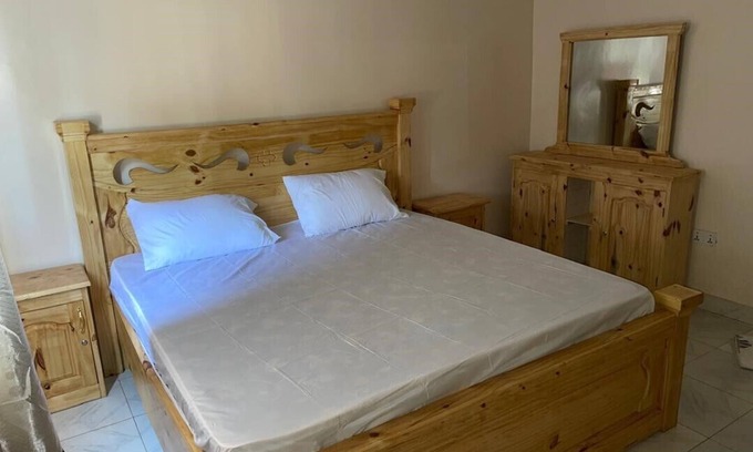 Serrekunda Apartment | Jammaisarr Residence: 2-bedroom apartment in awesome Serrekunda with WiFi, AC