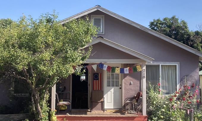 Hot Springs House | Jane's Place a Garden View ~ 30 mins to Flathead Lake