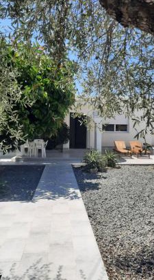 Aipeia House | Janis Home
