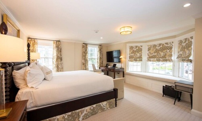 Nantucket Town Bed & Breakfast | Jared Coffin House