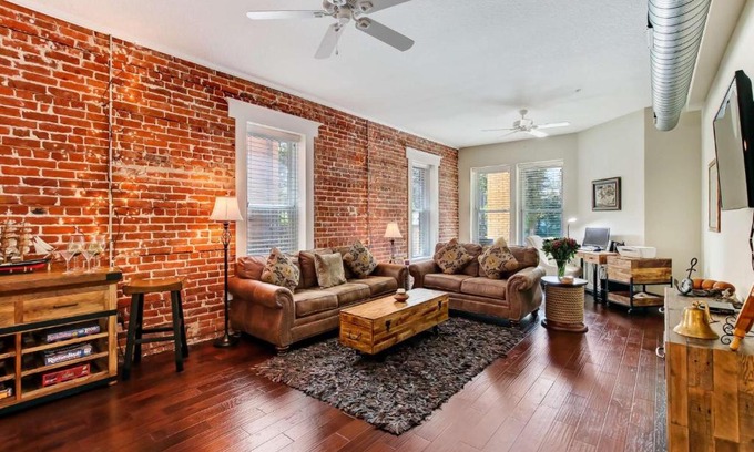 Springfield House | JBH 115 W 2nd Apt #2