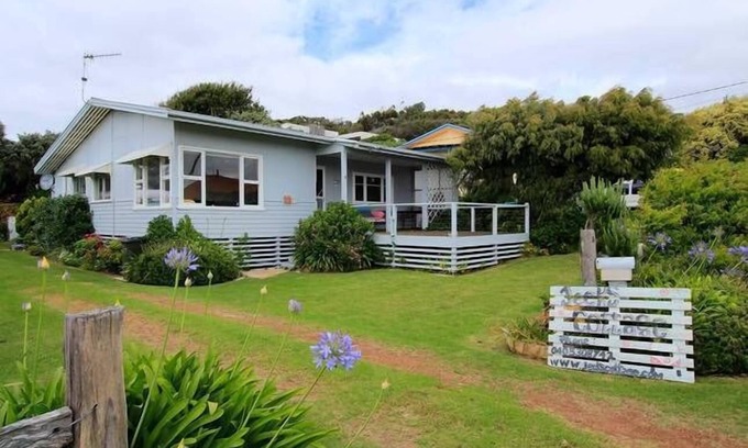 Augusta House | Jecks Beachside accomodation
