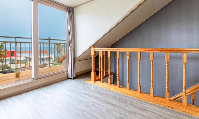 Downtown House | Jeju Badagreen Pension