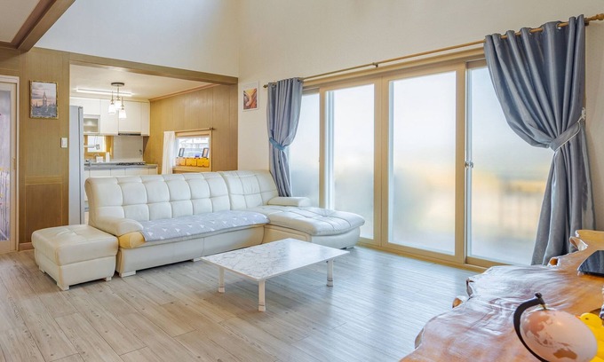 Gujwa House | Jeju Handong Stay Pet-friendly Pension