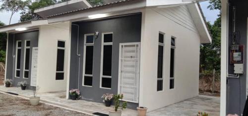 Jeli House | Jeli Heights Hill Home 3