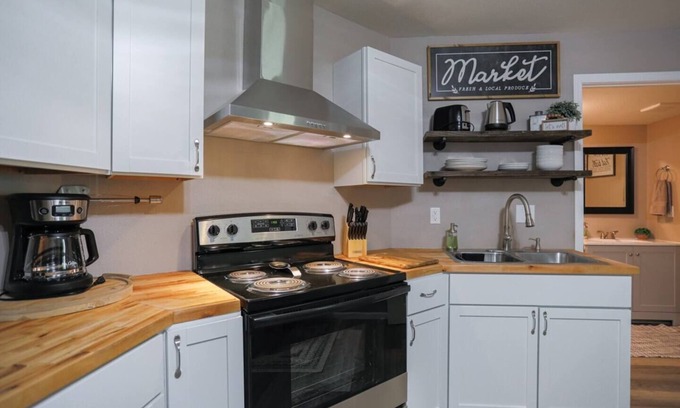 Weston Apartment | Jelinek Hideaway Unit 6