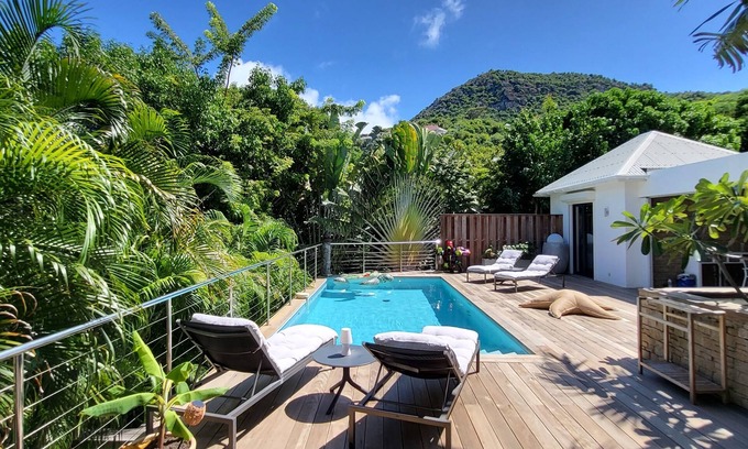 Vitet Villa | Jelo House - 3 bdr - 2.5 bth - Pool & SPA - Sports & Games Room