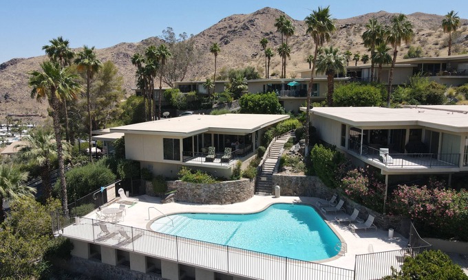 Araby Condo | Jet Liner and Majestic Mountain Views from this Mid-Century Modern 2 Bedroom Gem