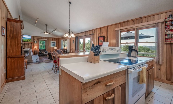 Penrose House | Jim`s Hideaway in Little River | 2 Bed, 2 Bath