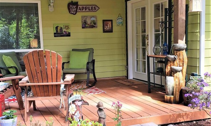 Woodinville Apartment | Joanne's Creekside BnB