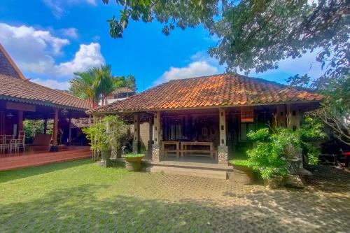 Gedongkiwo Hotel | Joglo Bale Witana RedPartner