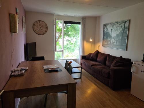 Slotervaart House | Johan's B&B with roofterrace and cheap parking - Since 2014