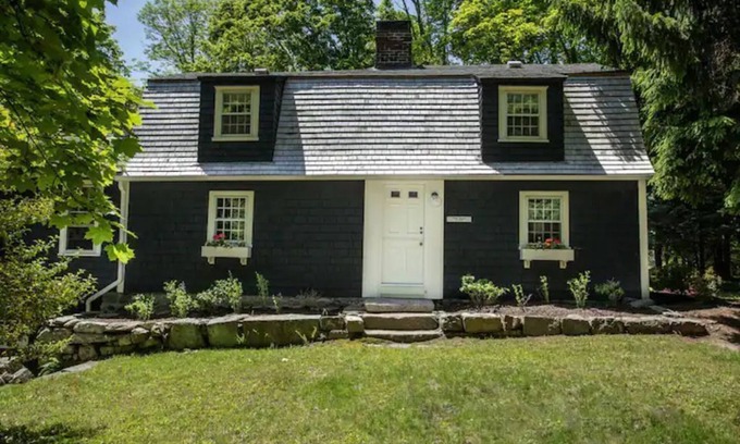 Kingston House | John Potter Farmhouse c.1775 URI