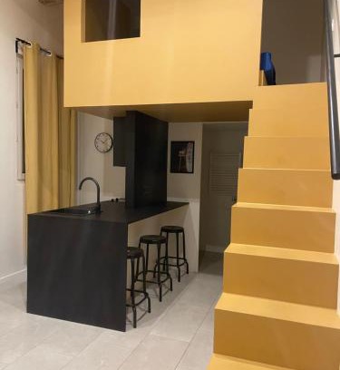 4th Arrondissement Apartment | Joli studio