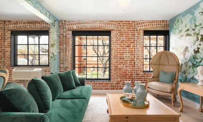 Golden Triangle Apartment | Joon Art Suite 201