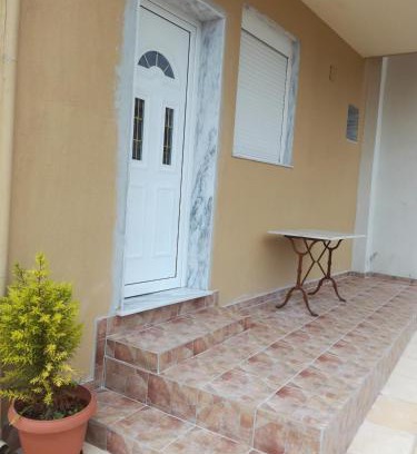 Nea Michaniona Apartment | Jordan's studio house at Nea Michaniona
