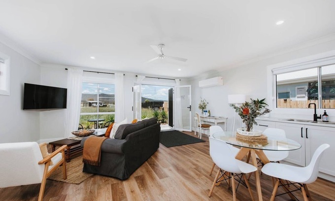 Bombira Cottage | Josephs Place A Restful Retreat for Two