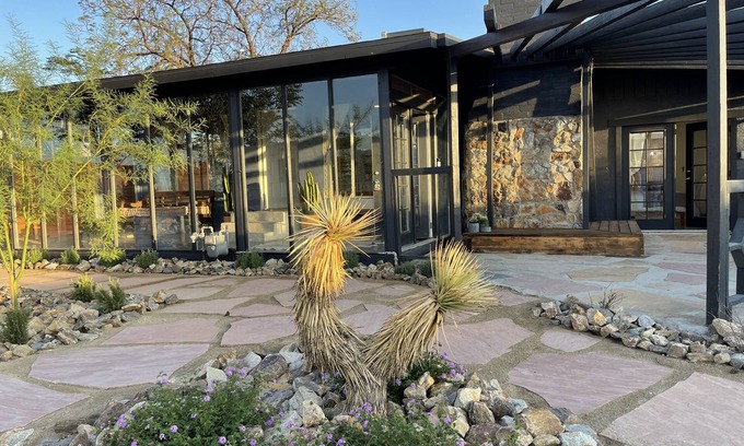 Joshua Tree House | Joshua Tree- Hot tub, Walk to food & shops, a few minutes from JTNP