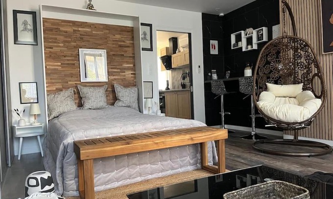 Trebes Apartment | jouxtant le canal du midi