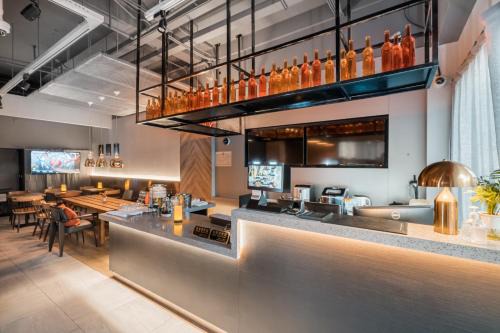 Changning Hotel | Joy Hongqiao Airport and Railway Hotel