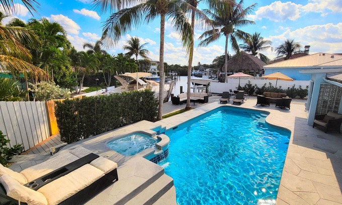 Florida North Atlantic Coast House | Joyful Boat View, HEATED Pool, Hot Tub, Kayak,Beach, Stadums,PGA Golf
