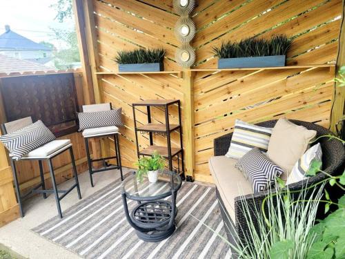 Dayton House | Joyful Bright1-BR , Fenced Pet Friendly Yard With Garage