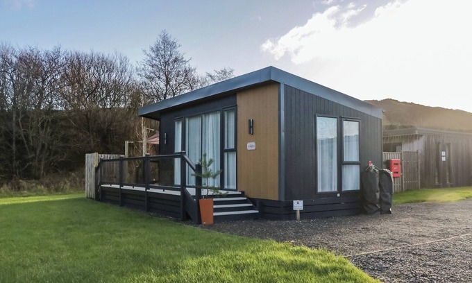 Askam and Ireleth Cottage | JUDE, romantic, character holiday cottage in Askam-In-Furness
