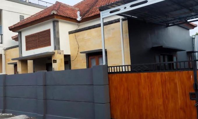 Banyuasri House | Juicezzy Home Fully Furnished 3 BR Guest House