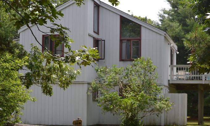 Chilmark House | July Special. $2,800/week, Flexible Dates. Extra night for free. (July 12-26)