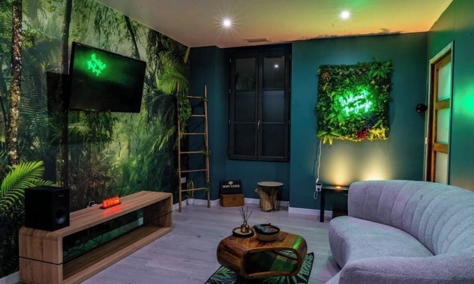 Centre Ville Apartment | Jungle Loveroom Centre Ville Pau 🌴