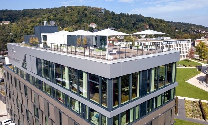 Schwaebisch Gmuend Apartment | Junior Suite Silber mit Panoramafenster und King Size Boxspringbett
