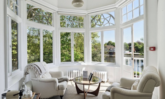 Bray on Thames Hotel | Junior Suite with Garden View at River Arts Club Hotel