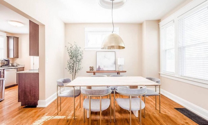 Oakley House | Juniper Hyde Park: 3B House Walk to HP Square, Wasson Trail