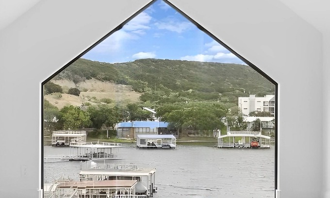 Graford House | Juniper View 🖼️ Serene Cove 🎣 🛶 🏊🏼♂️ Deepwater Dock For Your Boats 🚤