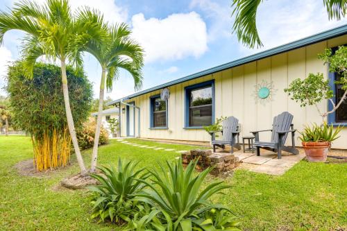 Jupiter Farms House | Jupiter Cottage with Patio, Gas Grill and Fire Pit!