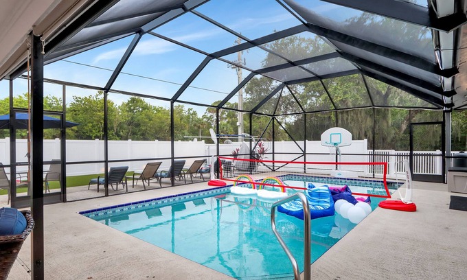 Jupiter Other | Jupiter Resort Home: Putting Green W/ Heated Pool!