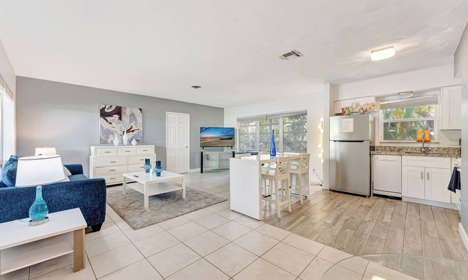 Lauderdale Beach Apartment | Just a walk to the beach
