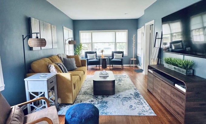 South Bend House | Just Renovated-Just for You! 2Bed 2Bath - 2.3 m from Notre Dame- Game Day Ready