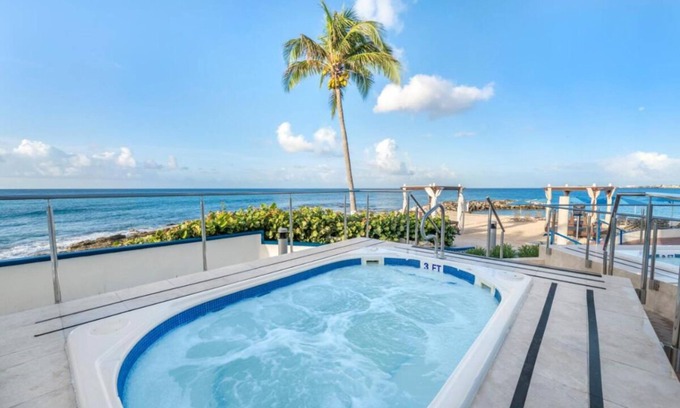 Pelican Key Hotel | Just What You Were Looking For! Onsite Pool, Free Parking, Beach Front