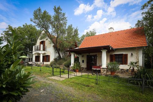Koveskal House | Káli Borház - Nyaralóházak