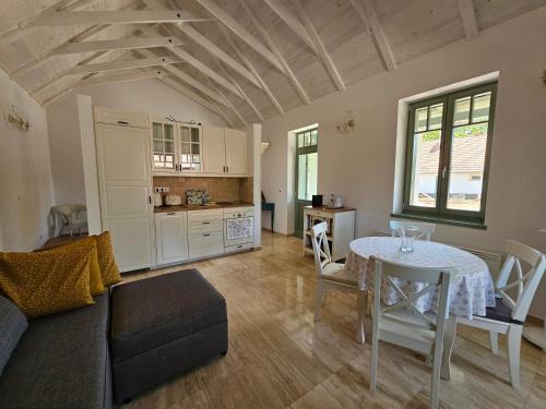 Mindszentkalla Apartment | Kövirózsa Porta