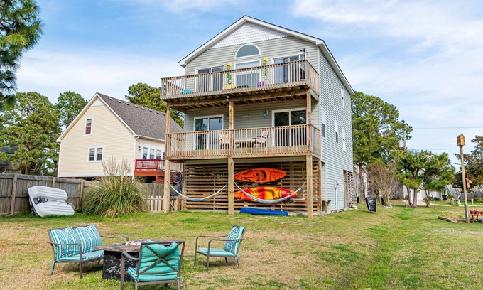 Colington Harbour House | K1565 Sound Waves. Gated Community; Canalfront w/Access; Pets OK; Community Pool!