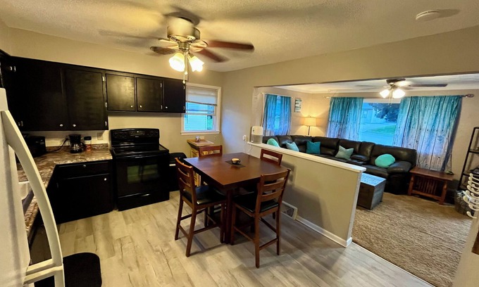 Cedar Rapids - Iowa City House | Kadia’s Place-The One Near 380 & Everything Else