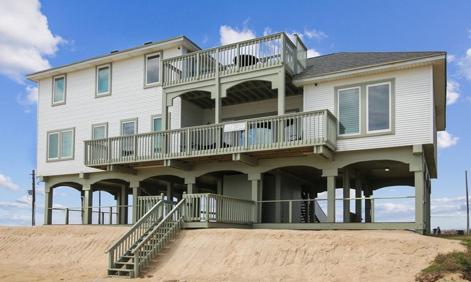 Sands Of Kahala Beach House | Kahala Beachfront | Oceanfront Views, Vaulted Ceilings!
