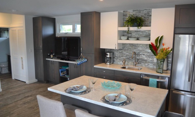 Kailua Apartment | 'Kailua Lani Suite' short walk to Kailua Beach. Air conditioned and private.