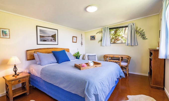 Collingwood Cabin | Kanuka Cabin - Ao Marama Retreat - Stunning Bush setting and Ocean Views