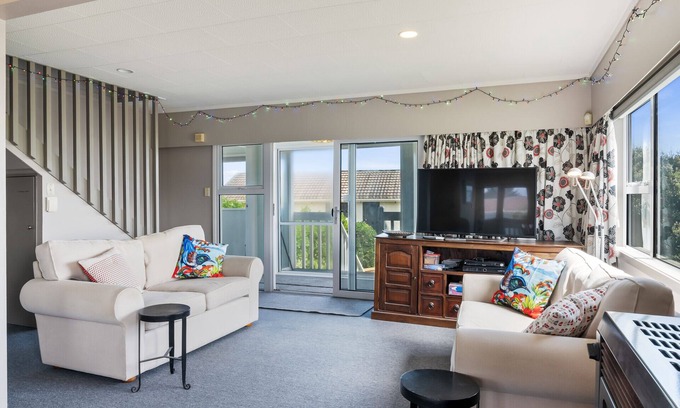 Otaki Beach House | Kapiti Magic - Otaki Beach Holiday Home