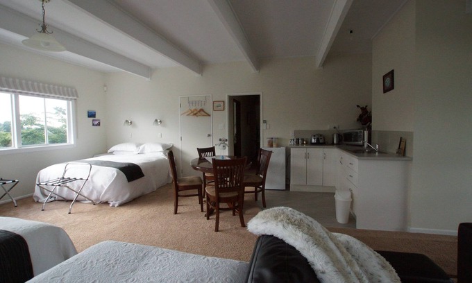 Maungatautari Cottage | Karapiro Family Cottage, 1 of 3 in a country garden bordering a native reserve